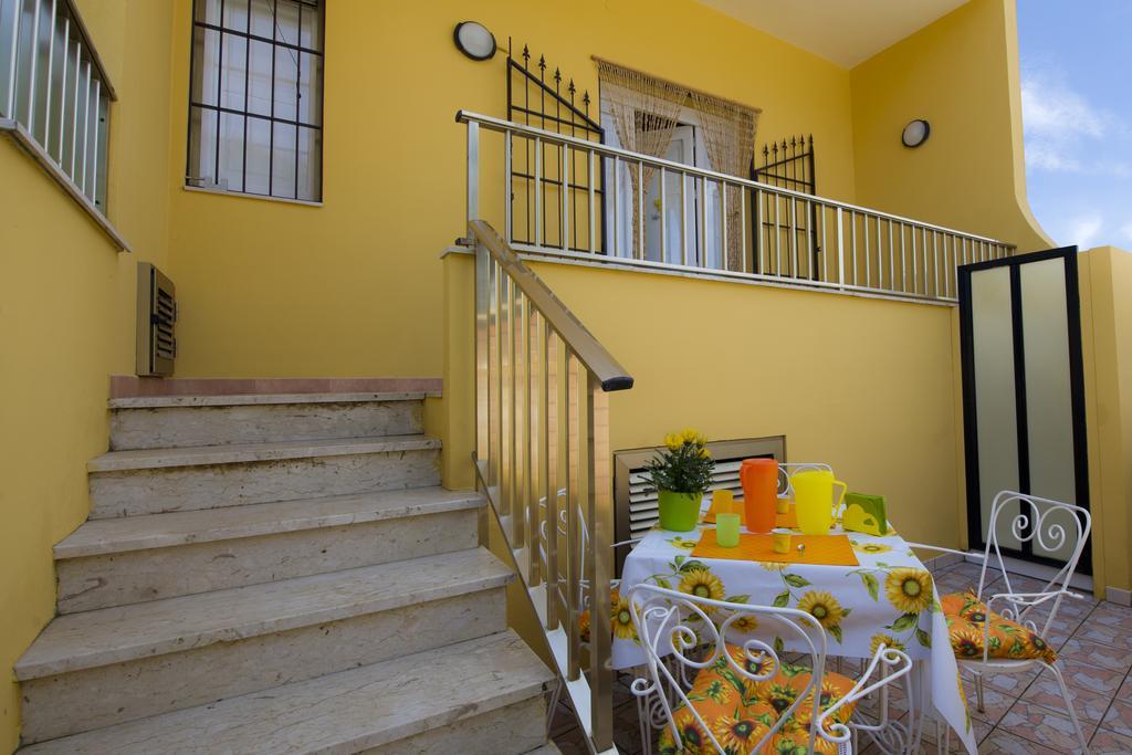 B&B Fiori Gialli Caucana 산타크로체카메리나 외부 사진