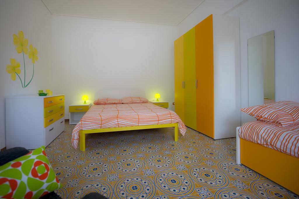 B&B Fiori Gialli Caucana 산타크로체카메리나 객실 사진