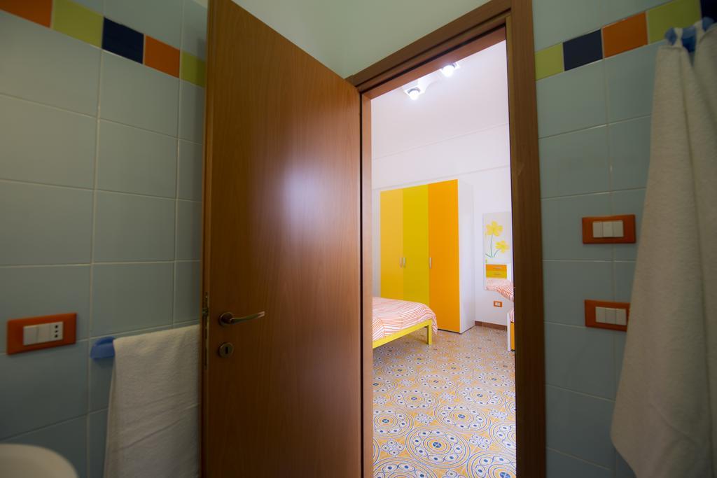 B&B Fiori Gialli Caucana 산타크로체카메리나 객실 사진